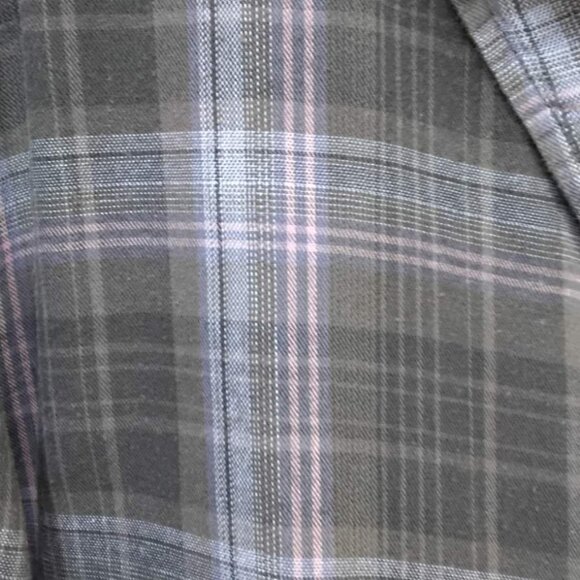 Rue + Ladies Gray Pink White Black Long Sleeve Plaid Button-Down Top - Picture 4 of 5